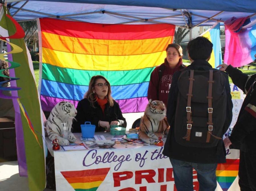 College+of+the+Sequoia%27s+Pride+Club+talk+with+students+about+their+club.
