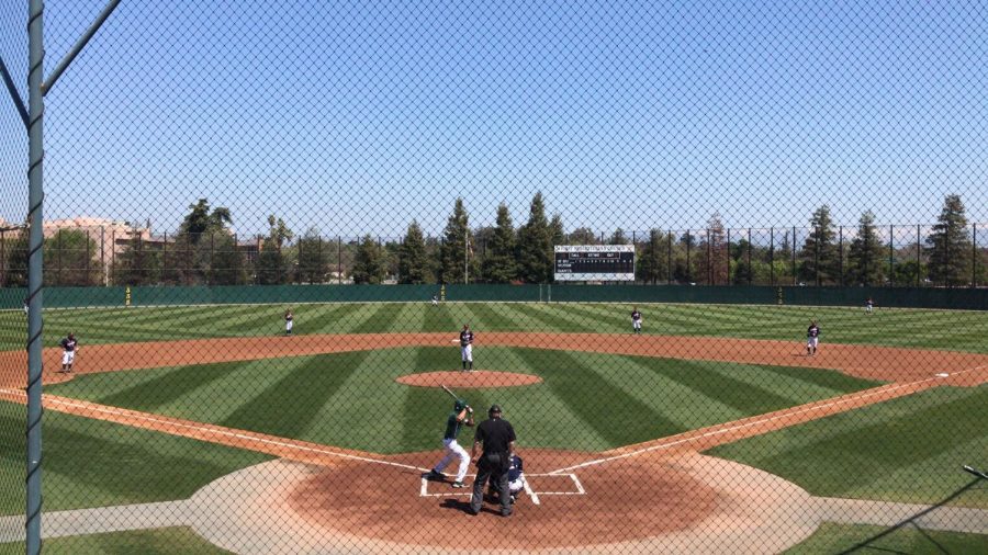 The Giants are getting ready to bat in the Top of the 1st