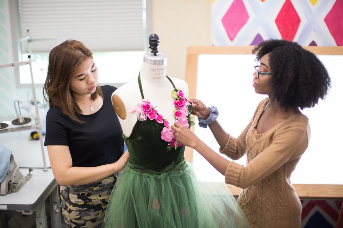 What do COS students wear?